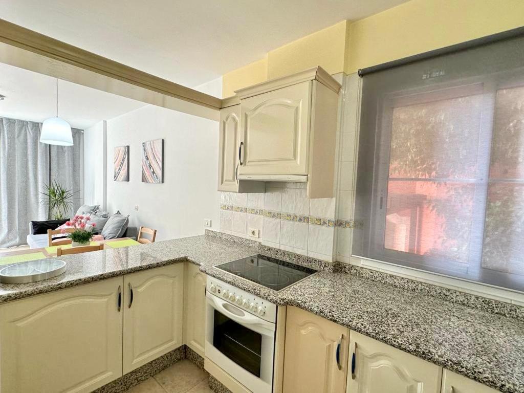 Sunny Apartment & Heated Pool Los Cristianos  Exterior foto