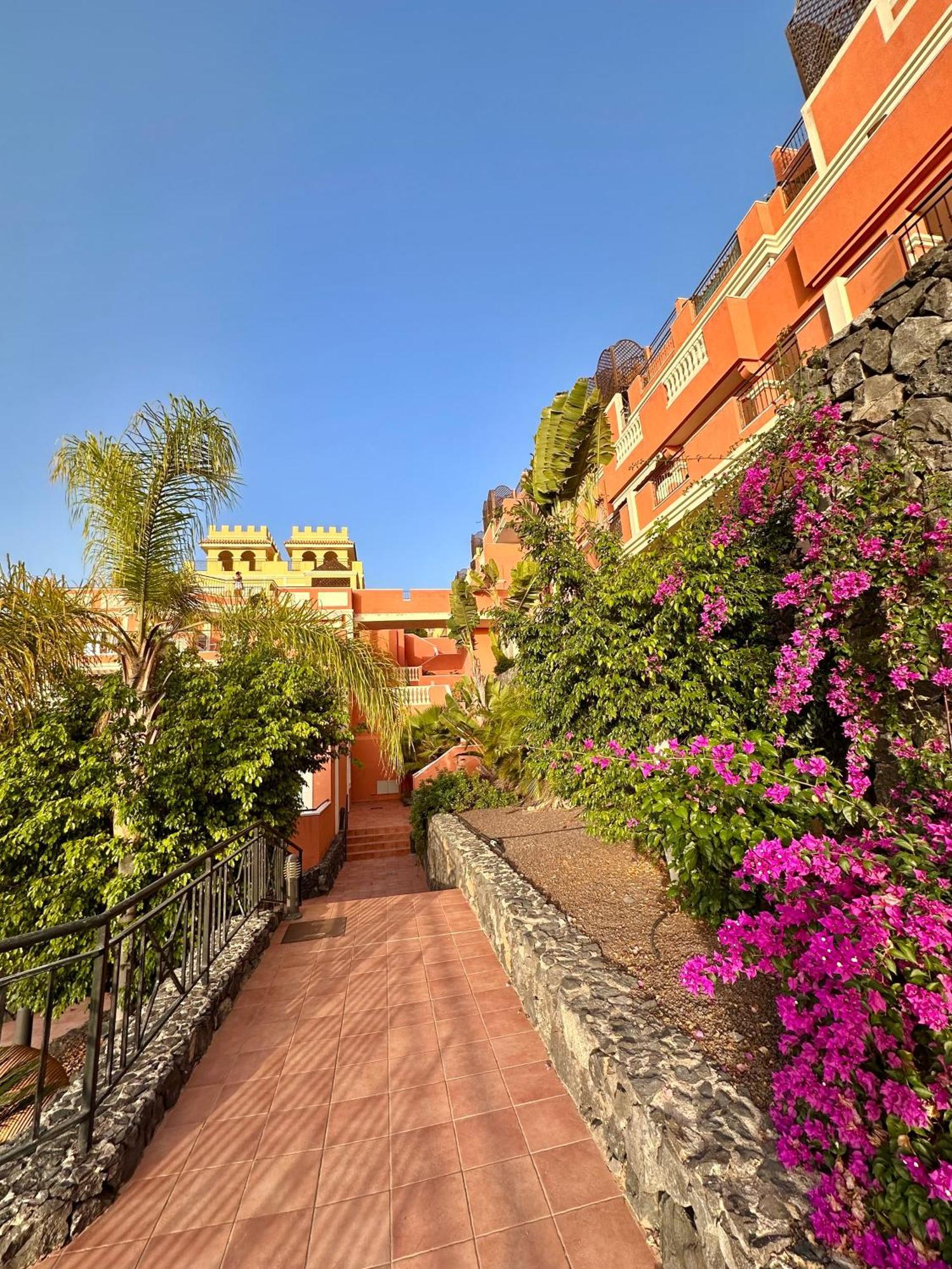 Sunny Apartment & Heated Pool Los Cristianos  Exterior foto